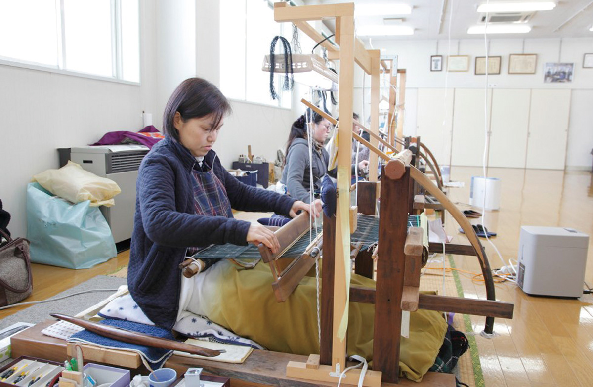 「湯もみ」で繊細なシボを表現