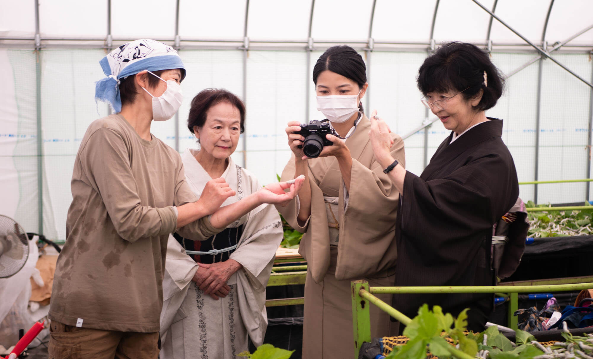 卒業生が見学に