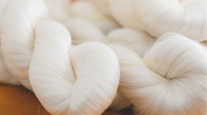 日本和装のオリジナルブランド「SOUCOLE（ソウコレ）」は「手挽き（座繰）」の技法を取り入れた絹糸を採用