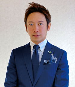 日本和装ホールディングス株式会社:代表取締役社長　道面 義雄
