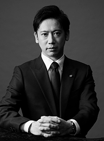 日本和装ホールディングス株式会社　代表取締役社長 　道面義雄